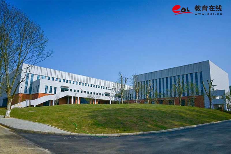 武汉商贸职业学院校园风光 