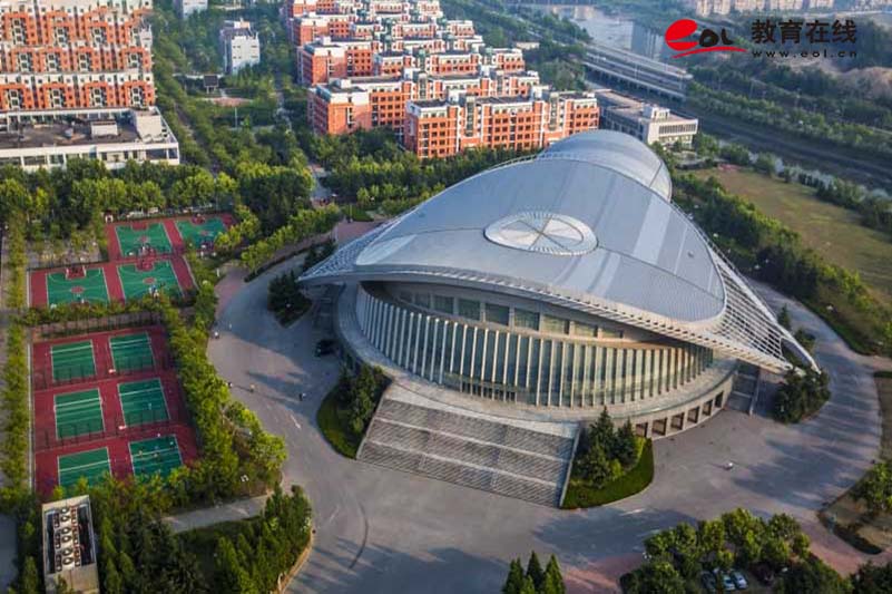 中国石油大学（华东）教育发展中心校园风光