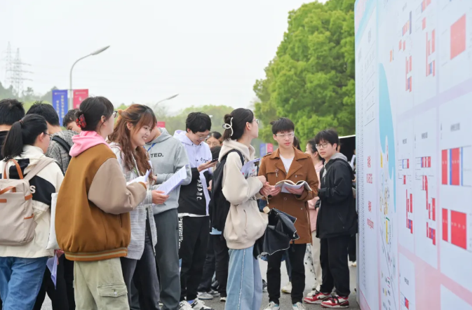 江苏省2024年4月高等教育自学考试顺利举行 江苏省2024年4月高等教育自学考试顺利举行