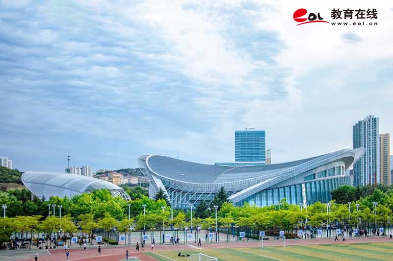 中国石油大学（华东）教育发展中心校园风光