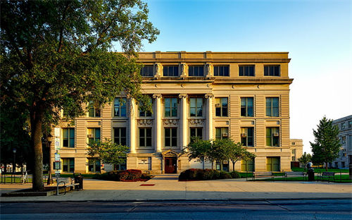 爱荷华大学.jpg 爱荷华大学.jpg